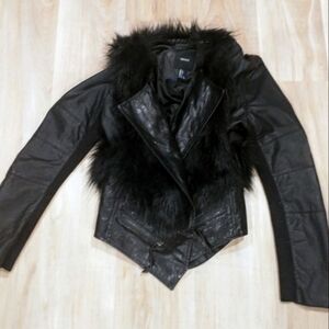 Black faux fur leather short cropped jacket‎